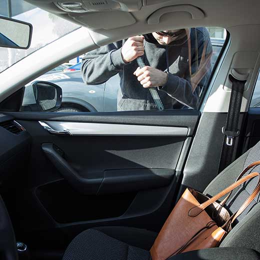 Vol à la roulotte : définition, assurance et conseils pratiques