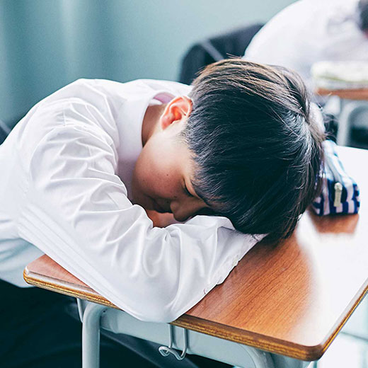Routine de sieste dans une école japonaise : chaque pays a adopté un rythme scolaire qui lui est propre.  D76 Masahiro Ikeda / GettyImages/