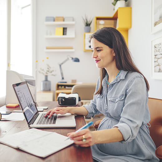 Congé maternité pour auto-entrepreneuses : durée, droits et indemnités en 2025