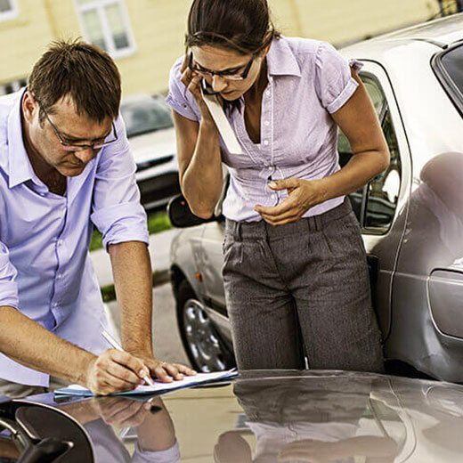 Vignette d'Assurance Voiture : à quoi sert-elle ? - MAIF