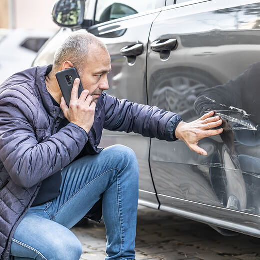 Délit de fuite après un accident : définition, sanctions et indemnisation par l’assurance