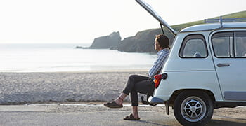 voiture sur une plage