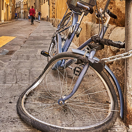 Vélo cassé, vandalisé : quelle couverture par l’assurance ?