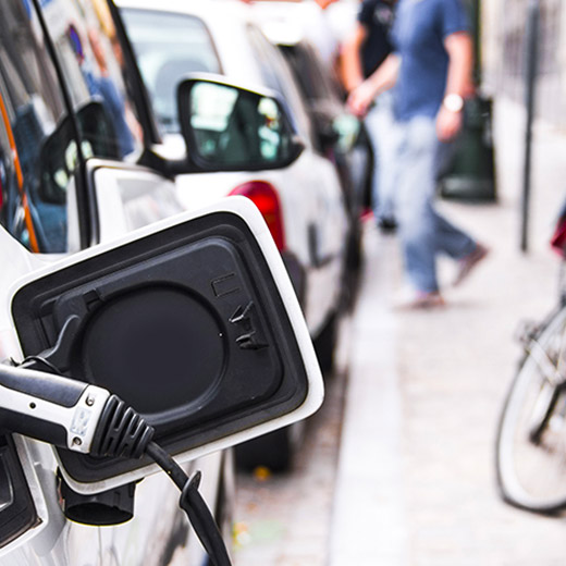 Bornes et temps de recharge d'une voiture électrique - MAIF