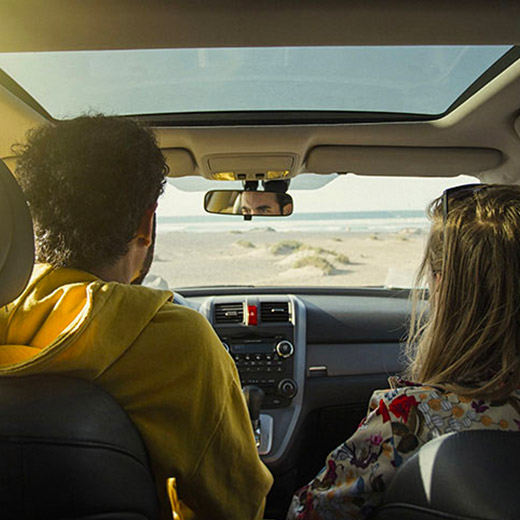couple dans une voiture