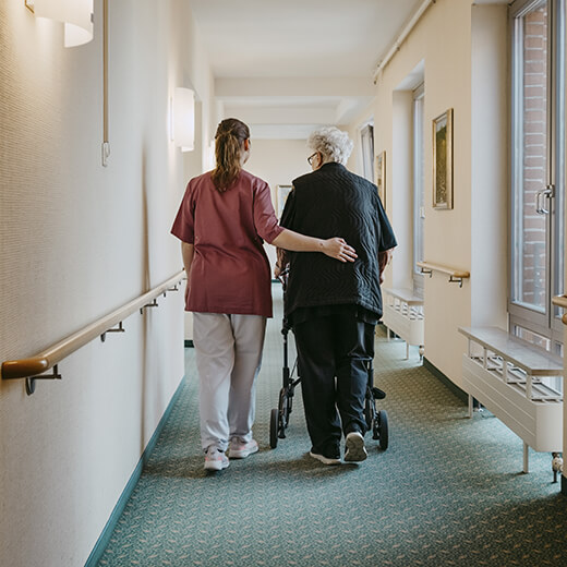 Assurance EHPAD : quelles assurances prévoir lorsqu’on entre en maison de retraite ?