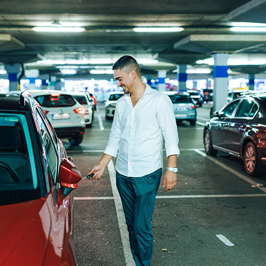 Est-ce qu'il faut assurer une place de parking ?