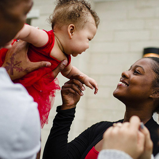 un bébé et sa maman